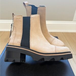 NEW Women’s Sorel Boots size 9